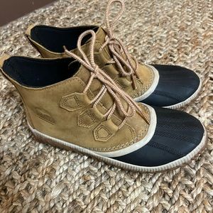 Sorel Out N About Waterproof Duck Boots - Size 8.